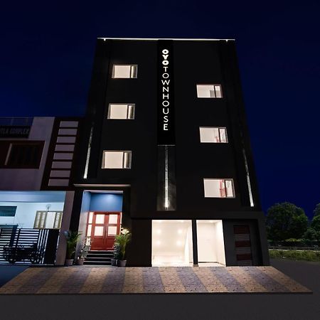 Hotel Townhouse The Awadh Airport Near Chaudhary Charan Singh International Airport Bijnaur Exterior foto