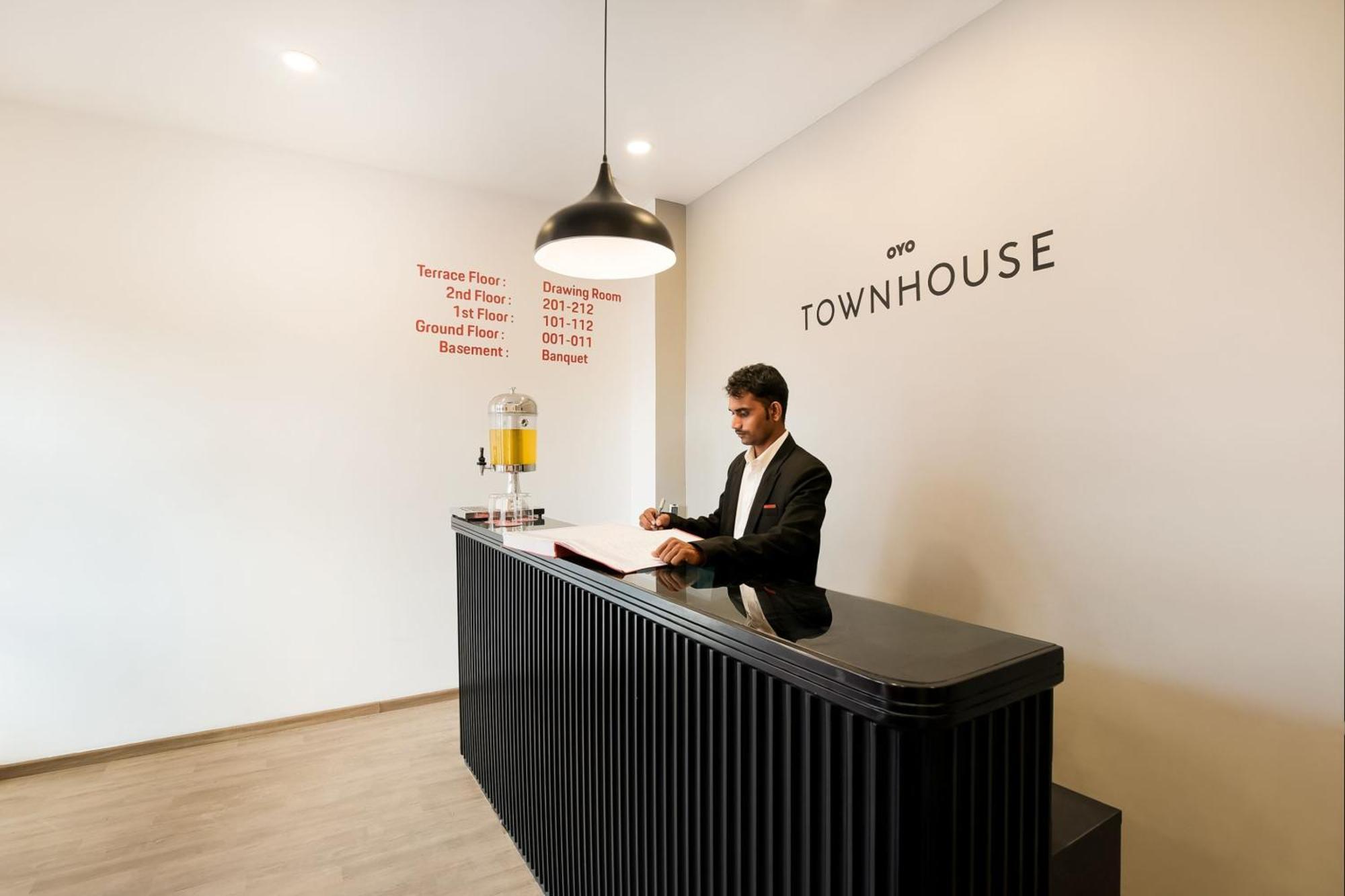 Hotel Townhouse The Awadh Airport Near Chaudhary Charan Singh International Airport Bijnaur Exterior foto